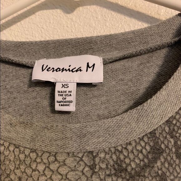 Veronica M XS Grey Snake Print Long Sleeve - Picture 3 of 4